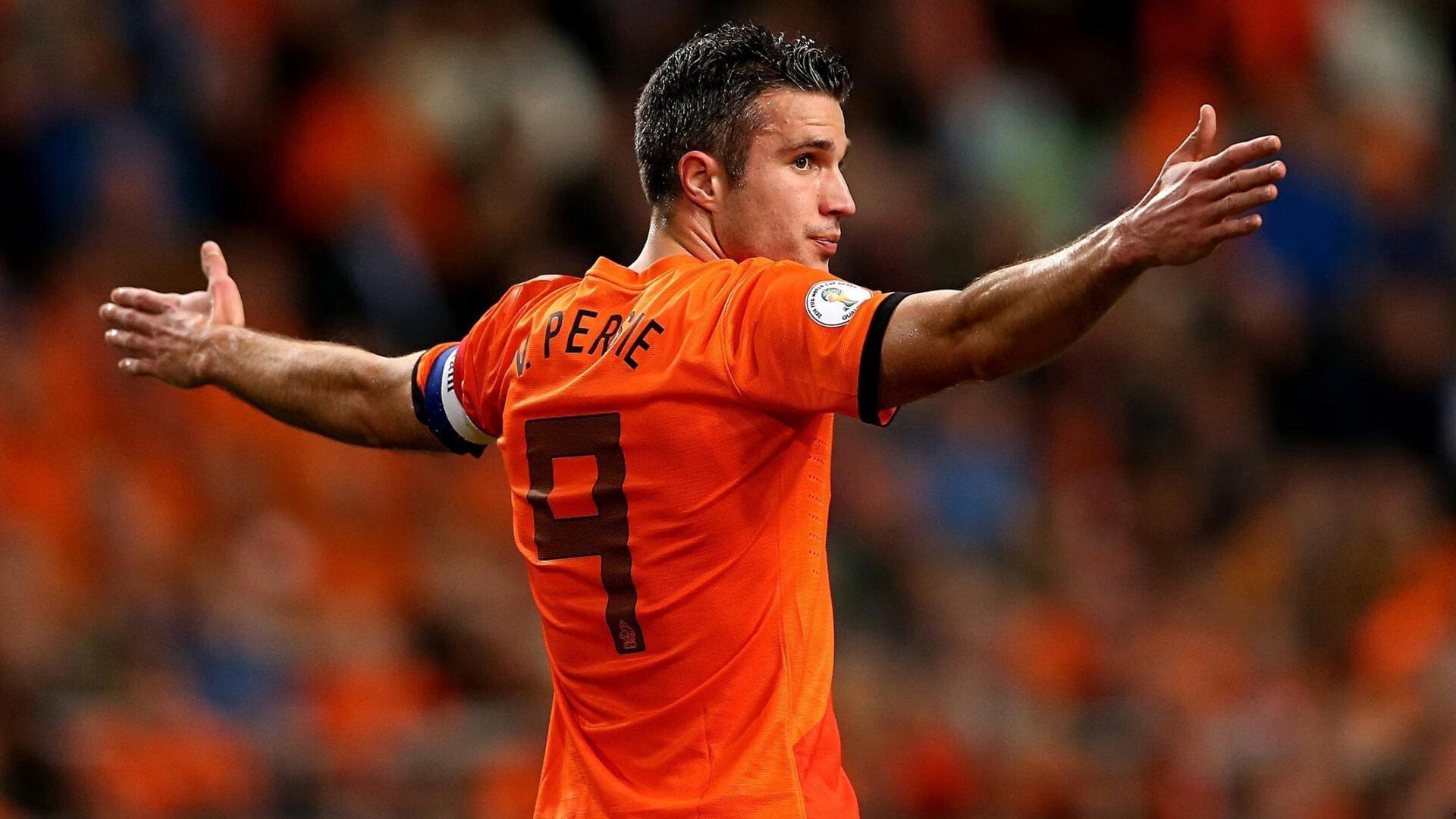 中国足球新帅遴选启动，本托与桑切斯成热门人选